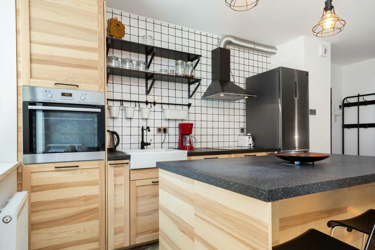 Botanic Gardens With Free Garage By Renters Apartment Wroclaw
